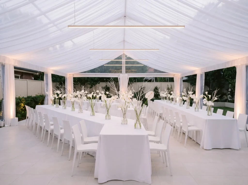 Minimalist white wedding recepti… K